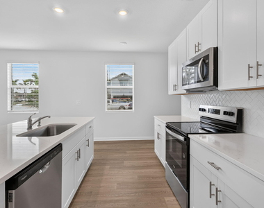 663 Salisbury Circle - Photo Thumbnail 6
