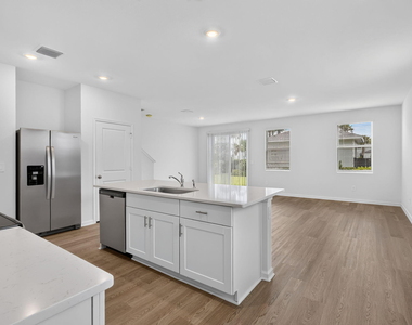 663 Salisbury Circle - Photo Thumbnail 2