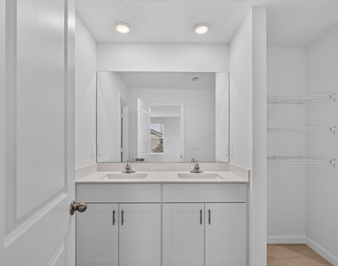 663 Salisbury Circle - Photo Thumbnail 12