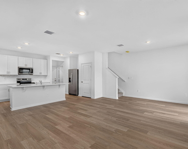 663 Salisbury Circle - Photo Thumbnail 9