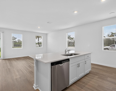 663 Salisbury Circle - Photo Thumbnail 7