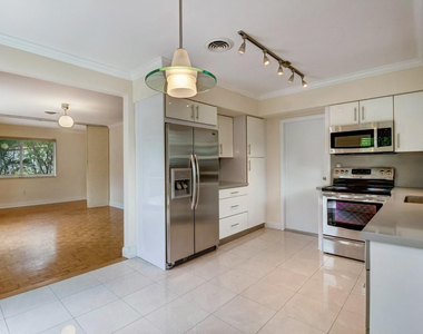 901 Santiago Street - Photo Thumbnail 7