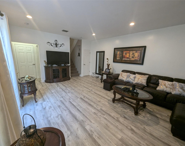 1770 Yellowheart Way - Photo Thumbnail 10