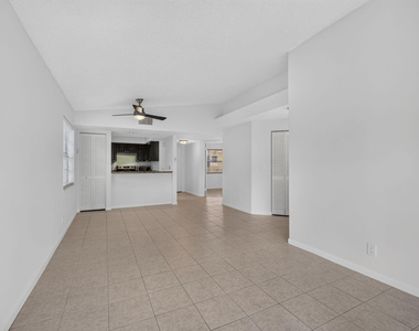 1120 Lake Shore Drive - Photo Thumbnail 24