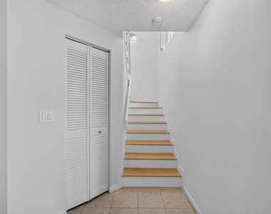 1120 Lake Shore Drive - Photo Thumbnail 16