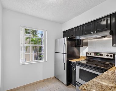 1120 Lake Shore Drive - Photo Thumbnail 5