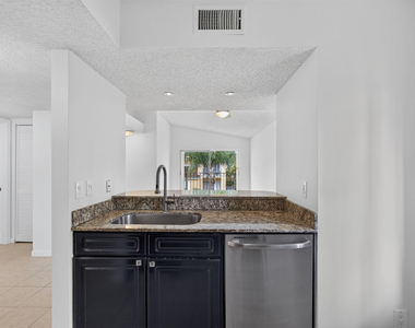 1120 Lake Shore Drive - Photo Thumbnail 6