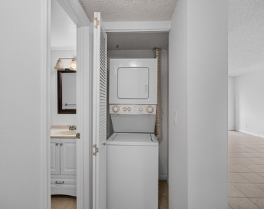 1120 Lake Shore Drive - Photo Thumbnail 10