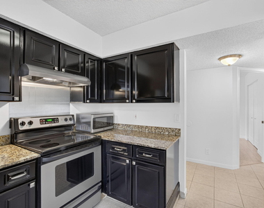 1120 Lake Shore Drive - Photo Thumbnail 4