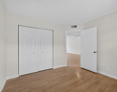 1120 Lake Shore Drive - Photo Thumbnail 9