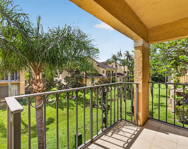 1120 Lake Shore Drive - Photo Thumbnail 12