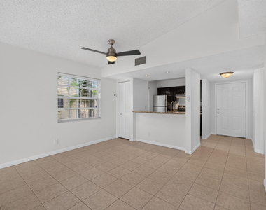 1120 Lake Shore Drive - Photo Thumbnail 3