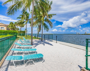 1120 Lake Shore Drive - Photo Thumbnail 36