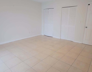 2521 Sw 58th Manor - Photo Thumbnail 24