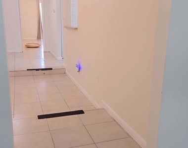 2521 Sw 58th Manor - Photo Thumbnail 3