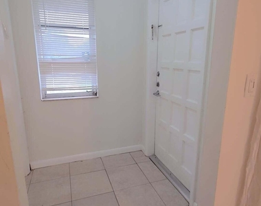 2521 Sw 58th Manor - Photo Thumbnail 2