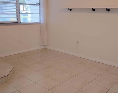 2521 Sw 58th Manor - Photo Thumbnail 4
