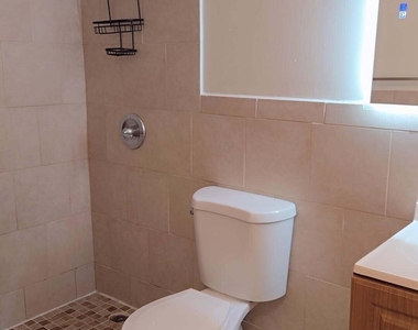 2521 Sw 58th Manor - Photo Thumbnail 15