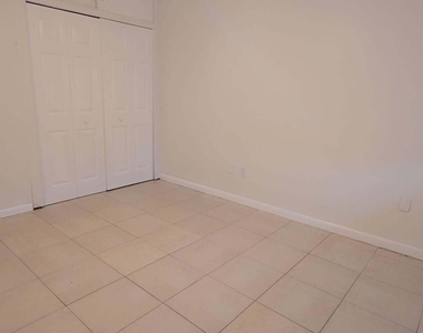 2521 Sw 58th Manor - Photo Thumbnail 18