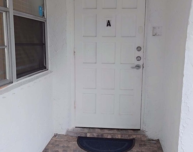 2521 Sw 58th Manor - Photo Thumbnail 1