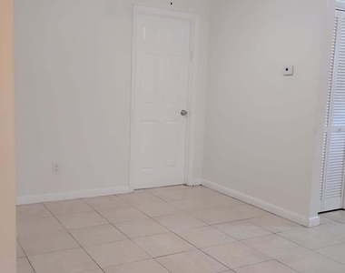 2521 Sw 58th Manor - Photo Thumbnail 20