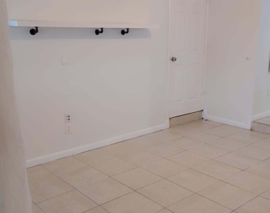 2521 Sw 58th Manor - Photo Thumbnail 5