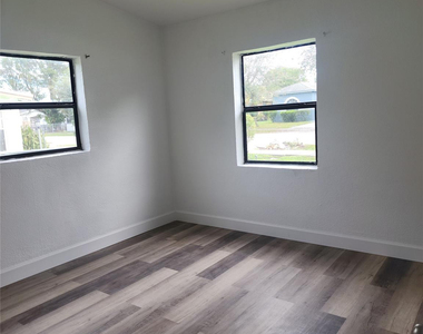 2549 Nw 4th Court - Photo Thumbnail 6