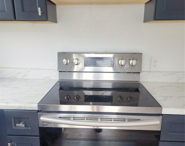 2549 Nw 4th Court - Photo Thumbnail 2