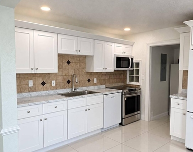 2333 Wabasso Drive - Photo Thumbnail 5