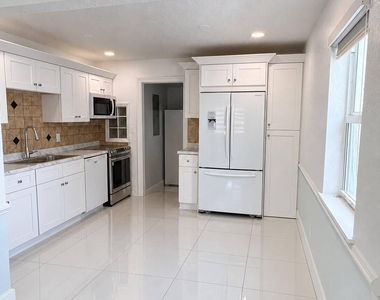 2333 Wabasso Drive - Photo Thumbnail 6