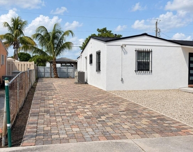 2333 Wabasso Drive - Photo Thumbnail 2