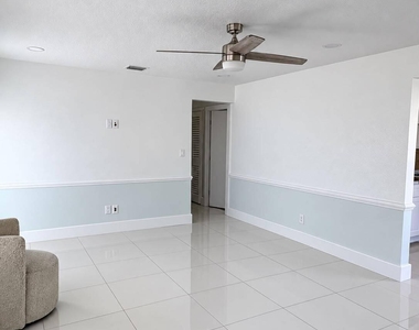 2333 Wabasso Drive - Photo Thumbnail 7