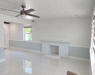2333 Wabasso Drive - Photo Thumbnail 8
