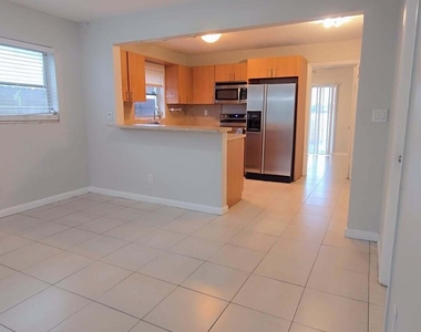 2521 Sw 58th Manor - Photo Thumbnail 4