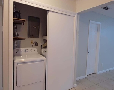 2521 Sw 58th Manor - Photo Thumbnail 10