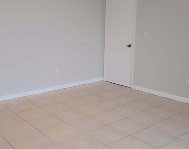 2521 Sw 58th Manor - Photo Thumbnail 15
