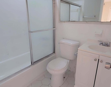 2521 Sw 58th Manor - Photo Thumbnail 17