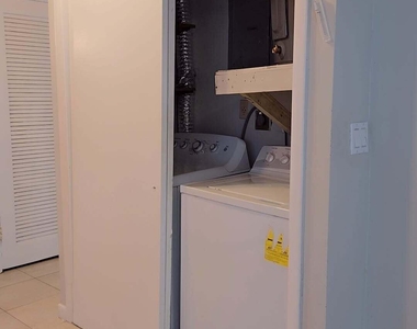 2521 Sw 58th Manor - Photo Thumbnail 11