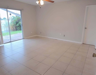 2521 Sw 58th Manor - Photo Thumbnail 14