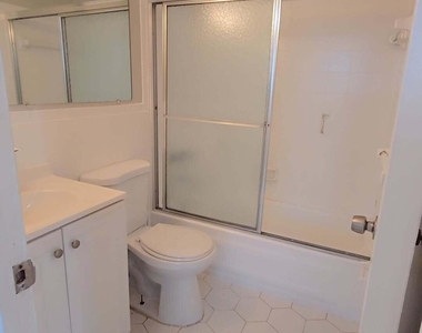 2521 Sw 58th Manor - Photo Thumbnail 12