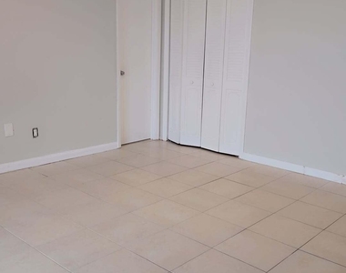 2521 Sw 58th Manor - Photo Thumbnail 16