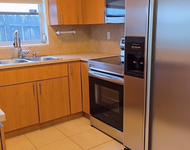 2521 Sw 58th Manor - Photo Thumbnail 7
