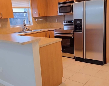 2521 Sw 58th Manor - Photo Thumbnail 6