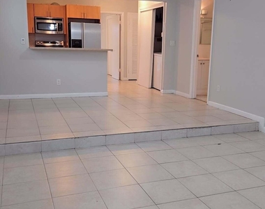 2521 Sw 58th Manor - Photo Thumbnail 3