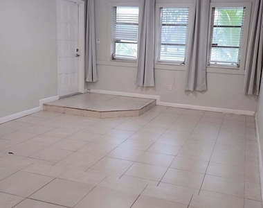 2521 Sw 58th Manor - Photo Thumbnail 2