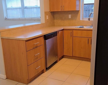2521 Sw 58th Manor - Photo Thumbnail 5