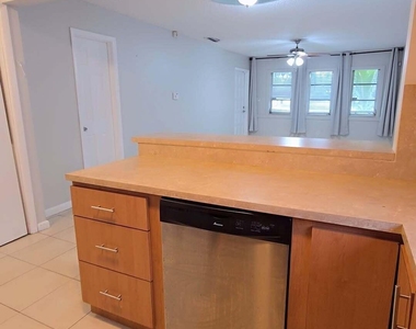 2521 Sw 58th Manor - Photo Thumbnail 8
