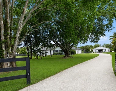 785 Cindy Drive - Photo Thumbnail 3