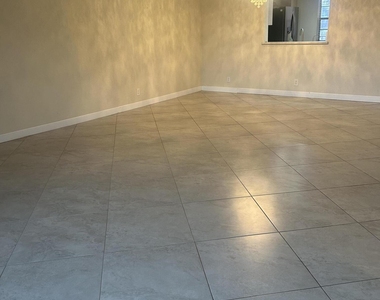291 S Hollybrook Drive - Photo Thumbnail 7
