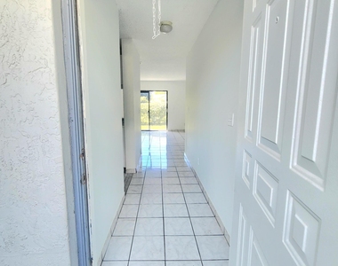 11684 Nw 39th Street - Photo Thumbnail 2